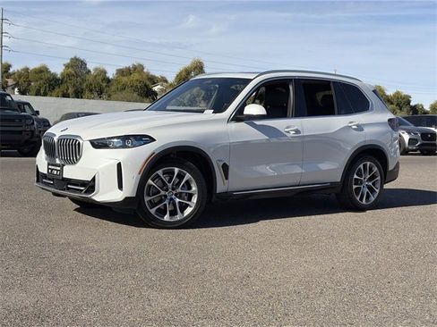 Used 2024 BMW X5 xDrive40i w/ Premium Package image 2