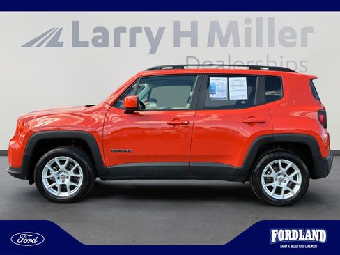 Used 2019 Jeep Renegade Latitude w/ Cold Weather Group AWD/4WD image 2