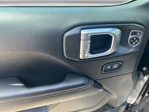 Used 2021 Jeep Gladiator Overland AWD/4WD image 11