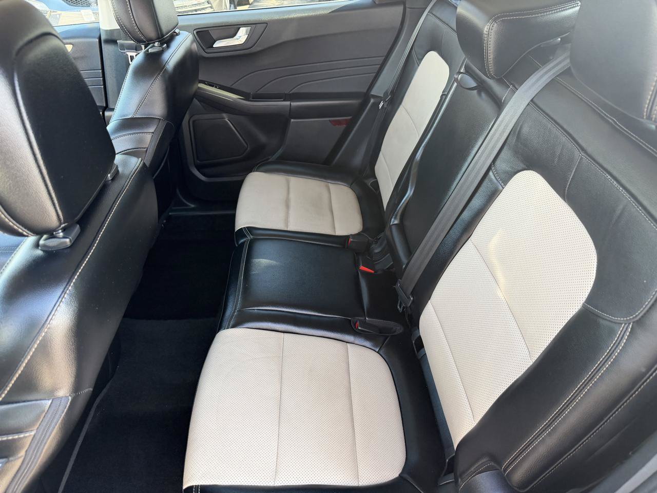 Used 2021 Ford Escape Titanium w/ Titanium Elite Package AWD/4WD image 10