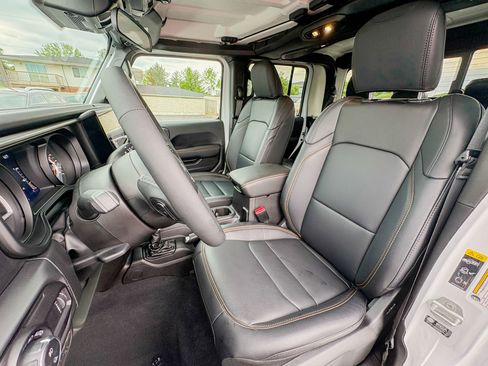 Used 2025 Jeep Gladiator Sport AWD/4WD image 25