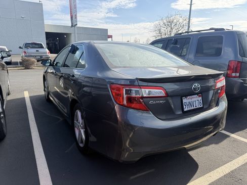 Used 2013 Toyota Camry SE image 4