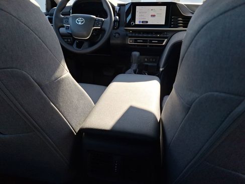 Used 2025 Toyota Camry LE image 32