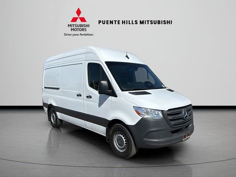 Used 2025 Mercedes-Benz Sprinter 2500 image 3
