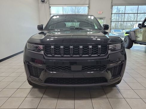 New 2026 Jeep Grand Cherokee Limited AWD/4WD image 2