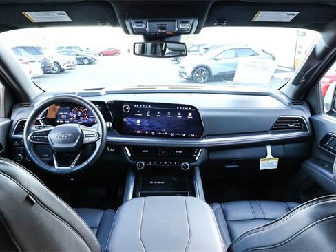 Used 2025 Chevrolet Suburban RST image 12