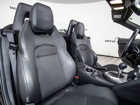 Used 2018 Nissan 370Z Touring RWD image 16