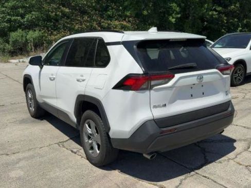 Used 2024 Toyota RAV4 XLE AWD/4WD image 9