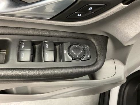 Used 2022 GMC Terrain SLE image 10