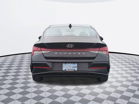 Certified 2025 Hyundai Elantra SEL FWD image 5