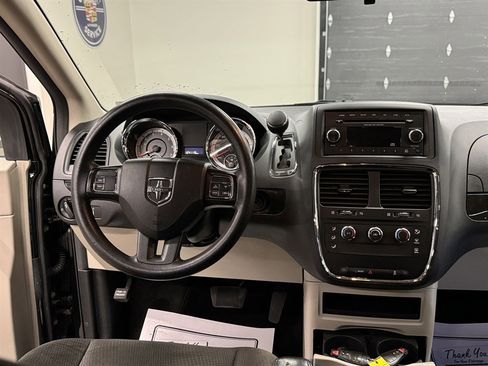 Used 2016 Dodge Grand Caravan American Value Package image 27