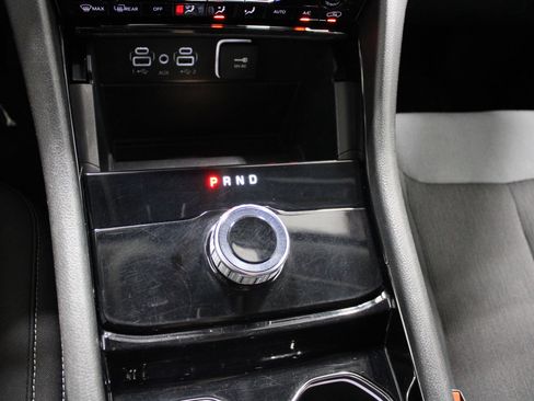 Used 2023 Jeep Grand Cherokee Laredo AWD/4WD image 32
