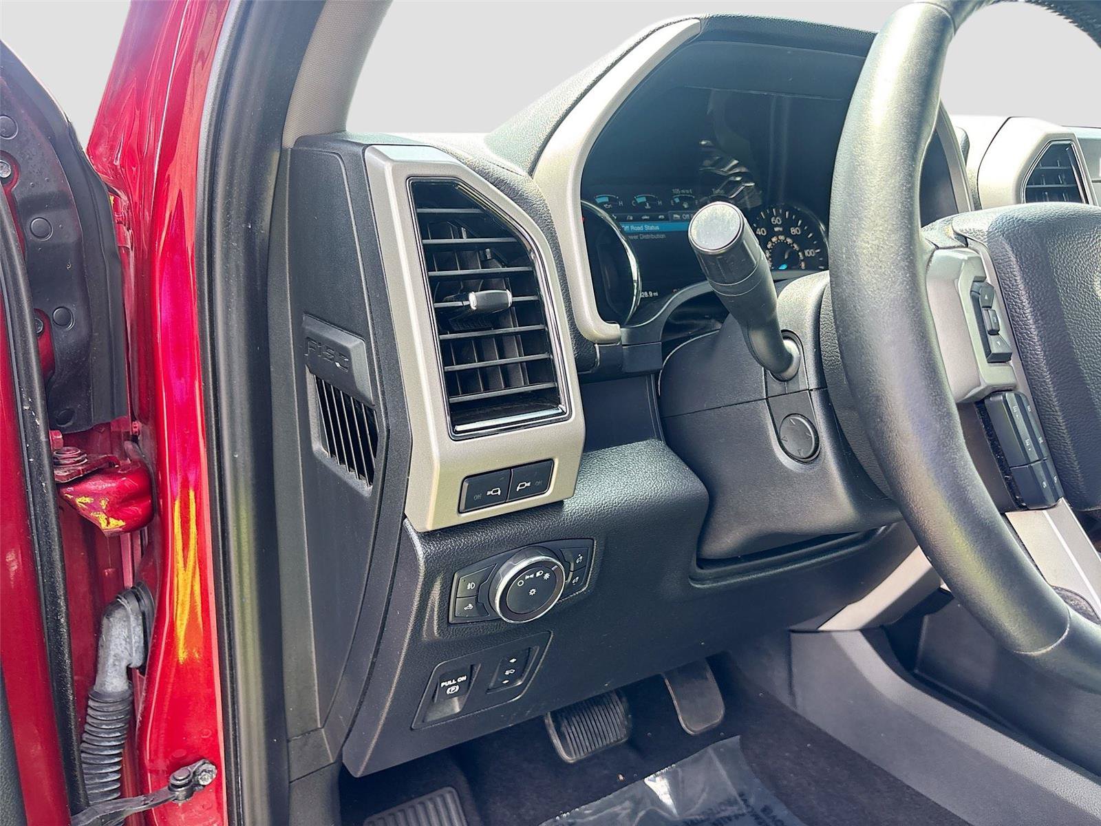 Used 2019 Ford F150 Lariat w/ Equipment Group 502A Luxury AWD/4WD image 10