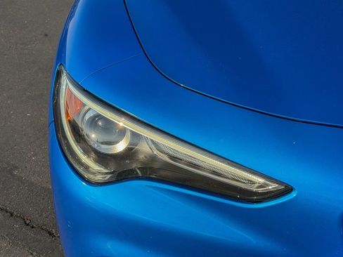 Used 2019 Alfa Romeo Stelvio Ti image 5