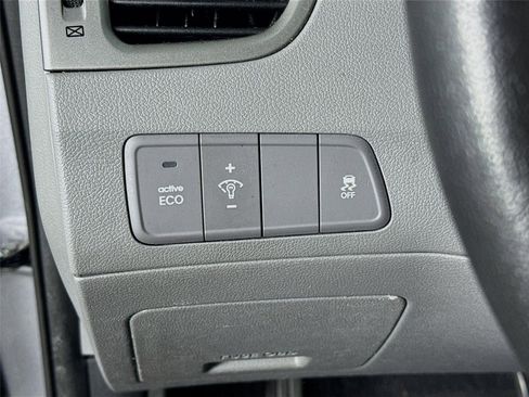 Used 2012 Hyundai Elantra GLS FWD image 10
