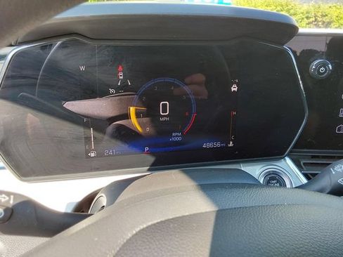 Used 2025 Chevrolet Trax LT FWD image 23