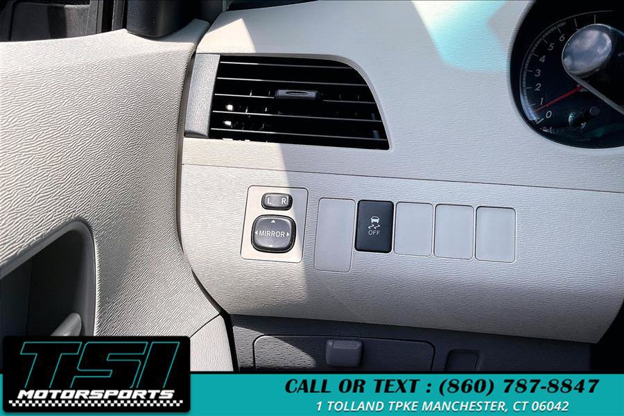 Used 2013 Toyota Sienna L FWD image 32