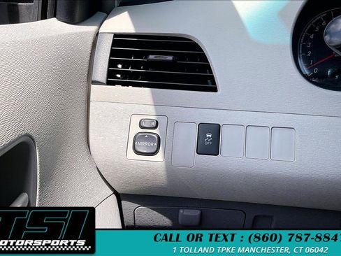 Used 2013 Toyota Sienna L FWD image 32