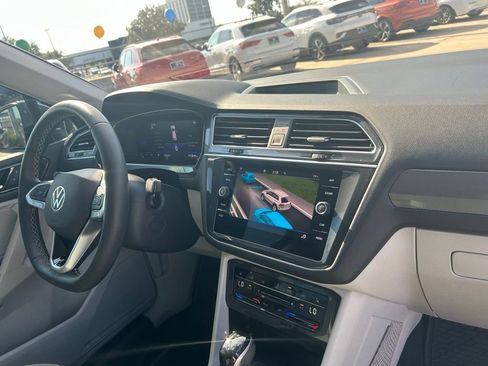 Used 2023 Volkswagen Tiguan SE image 36