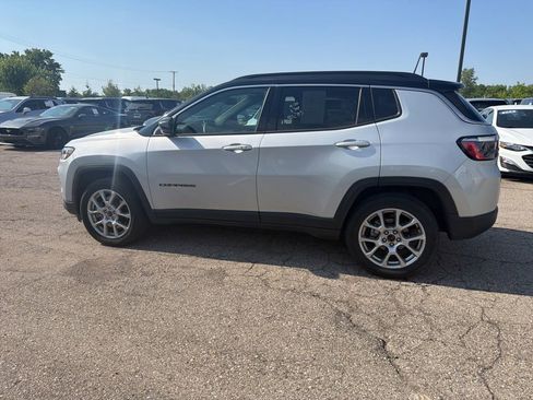 Used 2025 Jeep Compass Limited AWD/4WD image 8