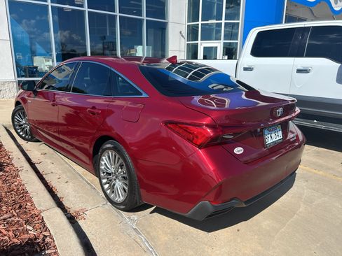 Used 2021 Toyota Avalon Limited FWD image 3