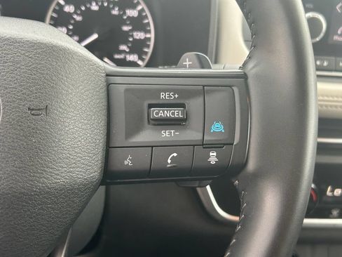 Used 2025 Nissan Rogue SV AWD/4WD image 16