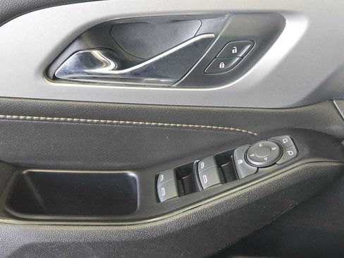 Used 2020 Chevrolet Traverse LT image 21