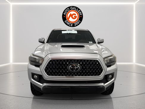 Used 2019 Toyota Tacoma TRD Sport w/ Technology Package AWD/4WD image 2