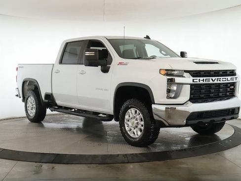 Used 2020 Chevrolet Silverado 2500 LT w/ Z71 Off-Road Package image 2