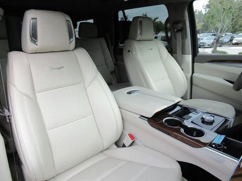 Certified 2026 Cadillac Escalade Platinum Sport w/ LPO, ONYX Package AWD/4WD image 10
