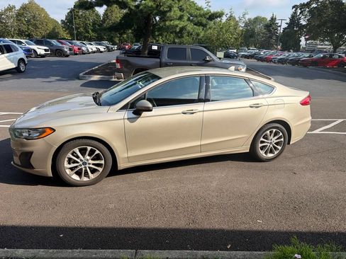 Used 2019 Ford Fusion SE FWD image 11