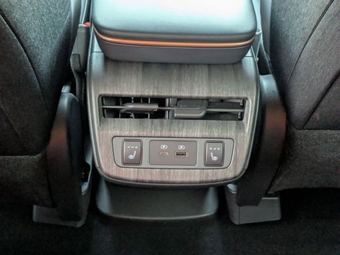 Used 2023 Nissan Ariya AWD image 29