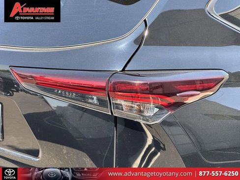 Certified 2024 Toyota Highlander XLE FWD image 13