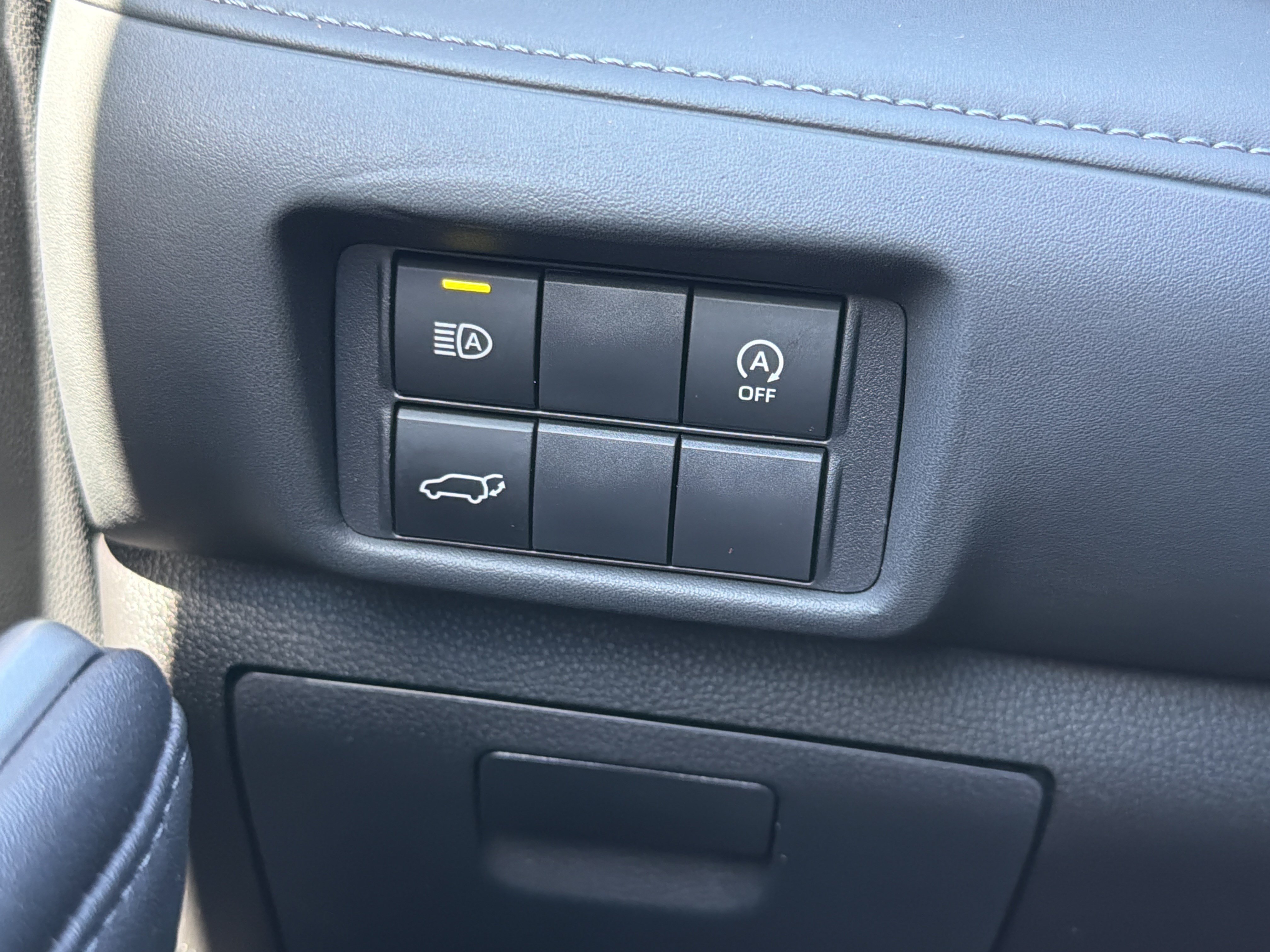 Certified 2025 Toyota Highlander XLE FWD image 12