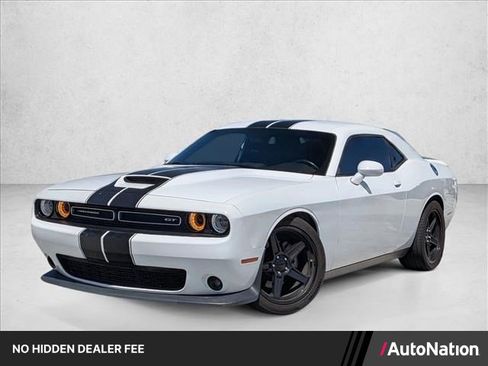 Used 2022 Dodge Challenger GT RWD image 1