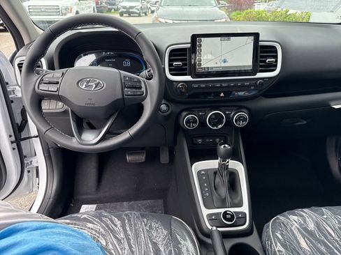 Certified 2025 Hyundai Venue Limited image 23