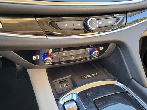 Used 2023 Buick Enclave Essence image 28