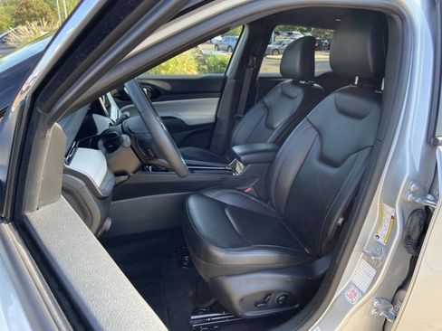 Used 2025 Jeep Compass Limited AWD/4WD image 17