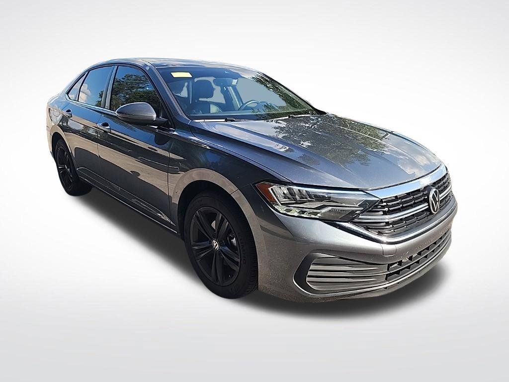 Used 2022 Volkswagen Jetta SE w/ Panoramic Sunroof Package FWD image 3