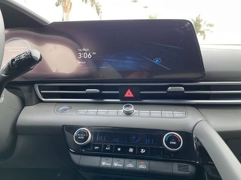 Certified 2024 Hyundai Elantra Blue image 8