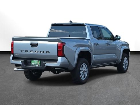 Used 2025 Toyota Tacoma SR5 image 5