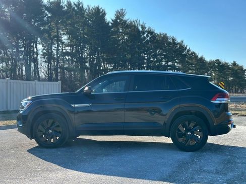 Used 2024 Volkswagen Atlas Cross Sport SE w/ Panoramic Sunroof Package image 3