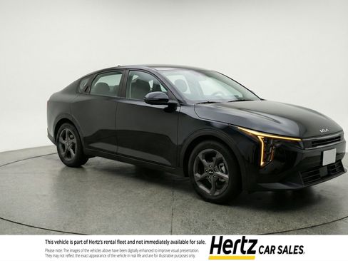 Used 2025 Kia K4 LXS image 1