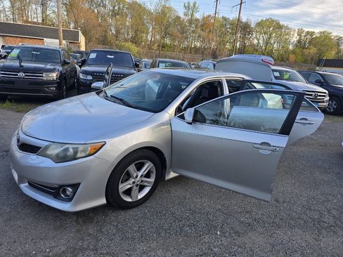 Used 2012 Toyota Camry SE image 8
