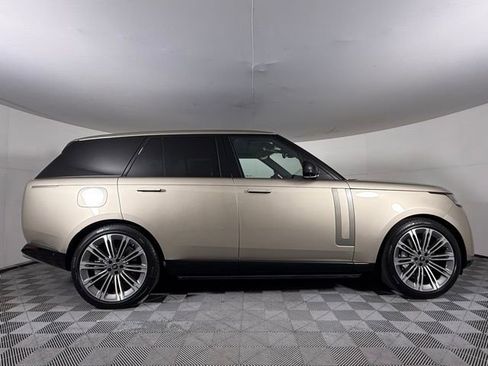 New 2025 Land Rover Range Rover SE image 9