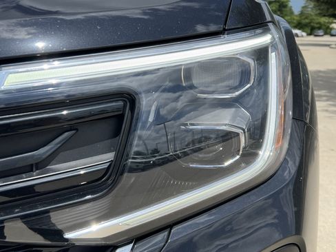 Certified 2026 Volkswagen Atlas Cross Sport SE w/ Panoramic Sunroof Package AWD/4WD image 5