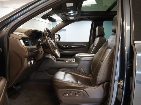 Used 2021 GMC Yukon XL Denali w/ Denali Premium Package image 4