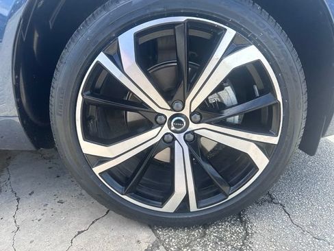 Certified 2023 Volvo XC60 B5 Ultimate w/ Climate Package FWD image 12