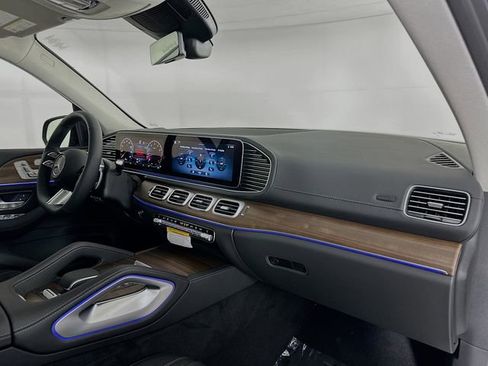 New 2026 Mercedes-Benz GLS 450 4MATIC image 31