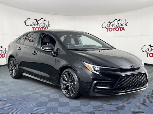 Used 2025 Toyota Corolla SE image 3